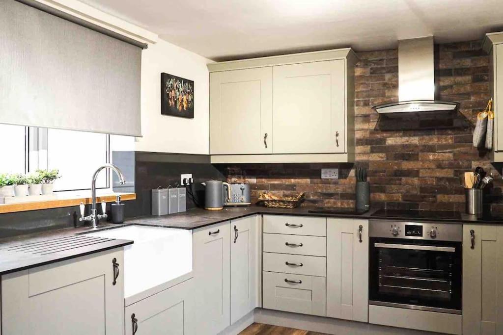 Large Cottage, Beach, Pubs Shops, Netflix, Bbq, Dog Friendly Hunmanby Exterior photo